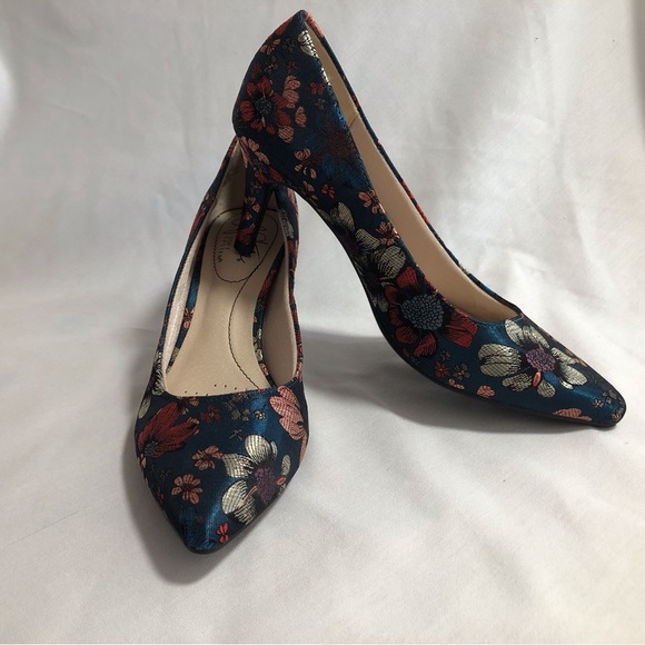 Life Stride Shoes - Like New Lifestride  “Sevyn” Fabric Pumps